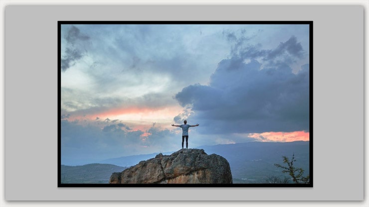 How to Outline the Edges of the Picture